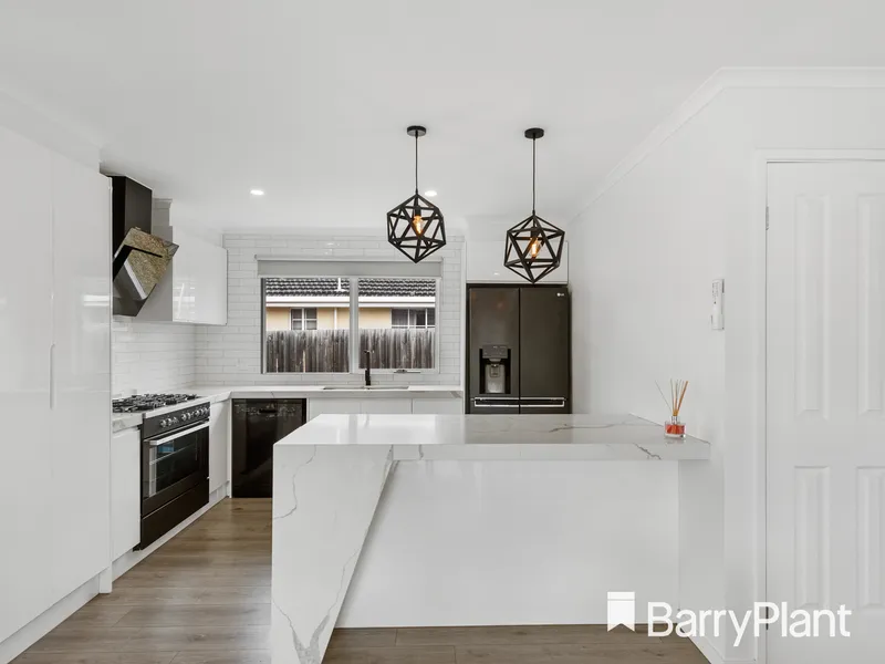 MODERN RENOVATION IN BELLBRIDGE ESTATE