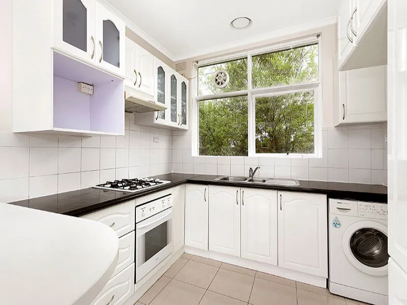 ELEVATED TWO BEDROOM APARTMENT WITH AIR CONDITIONING | HODGES CAULFIELD