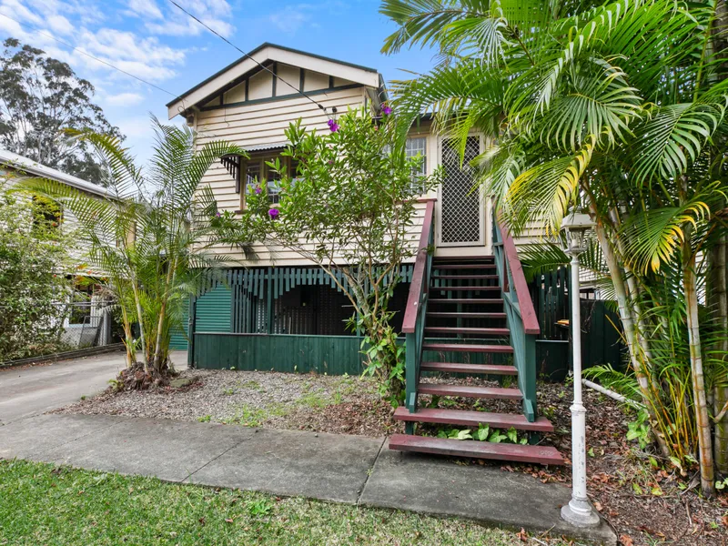 QUAINT QUEENSLANDER IN SOUGHT AFTER POCKET OF YEERONGPILLY