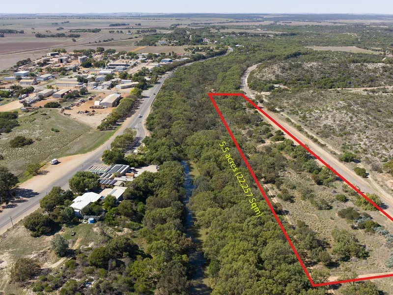 5.6 ACRES – OVER 450m WATER FRONTAGE BLOCK