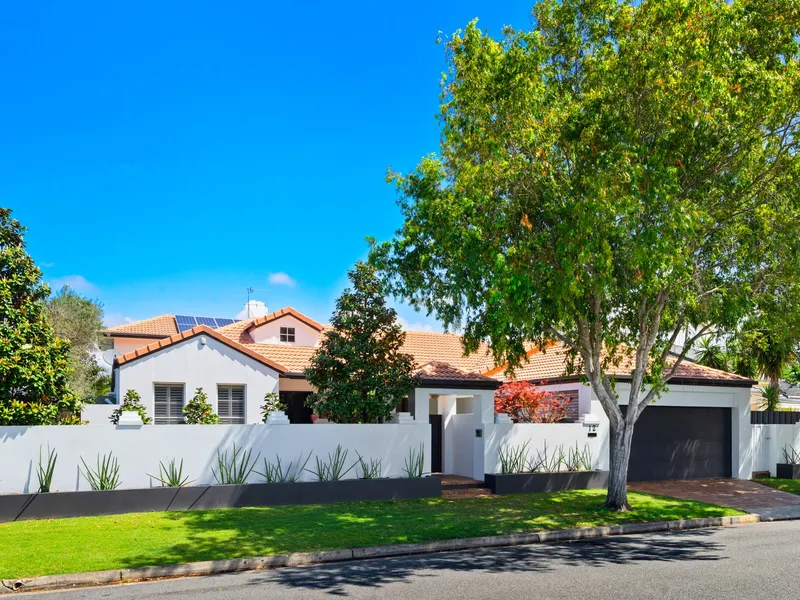 Dress Circle Waterfront metres to Main River