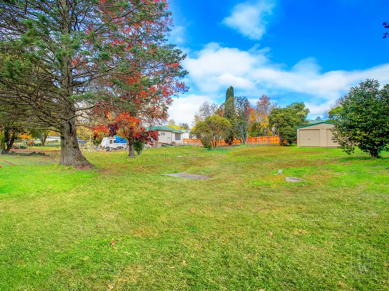 Perfectly Located Close to Town - Motivated Vendors