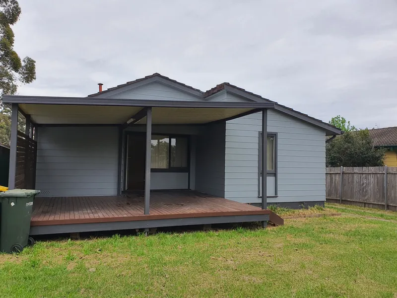 THREE BEDROOM HOME WITH AIR CONDITIONING AND LARGE PERGOLA