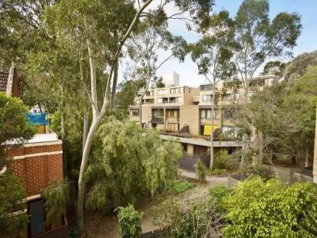 ELEVATED APARTMENT AMID LEAFY SURROUNDS