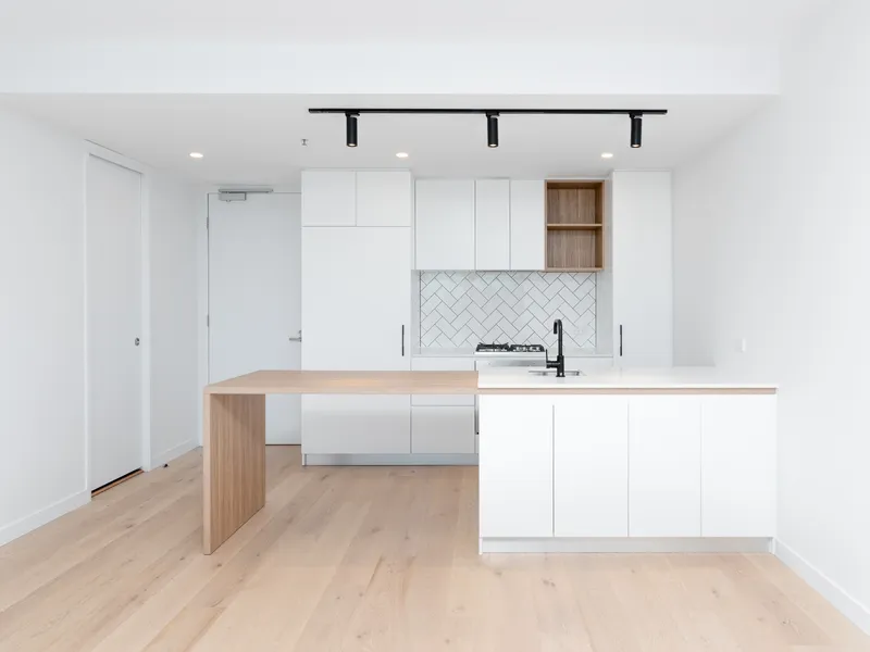 LARGE ONE BEDROOM APARTMENT!