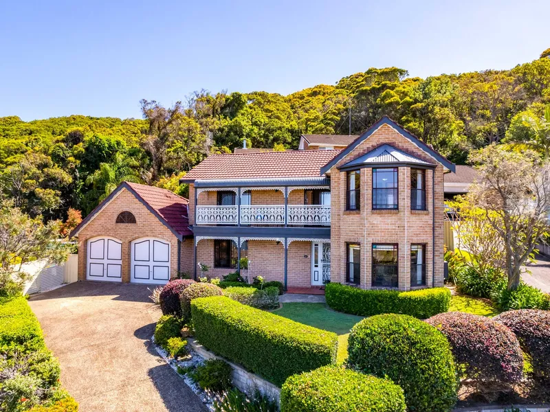 Impressive beachside home with panoramic ocean views!