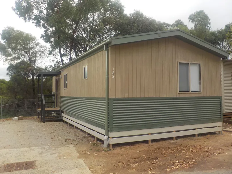 2 Bedroom Cabin for rent $500 per week 4 weeks minimum