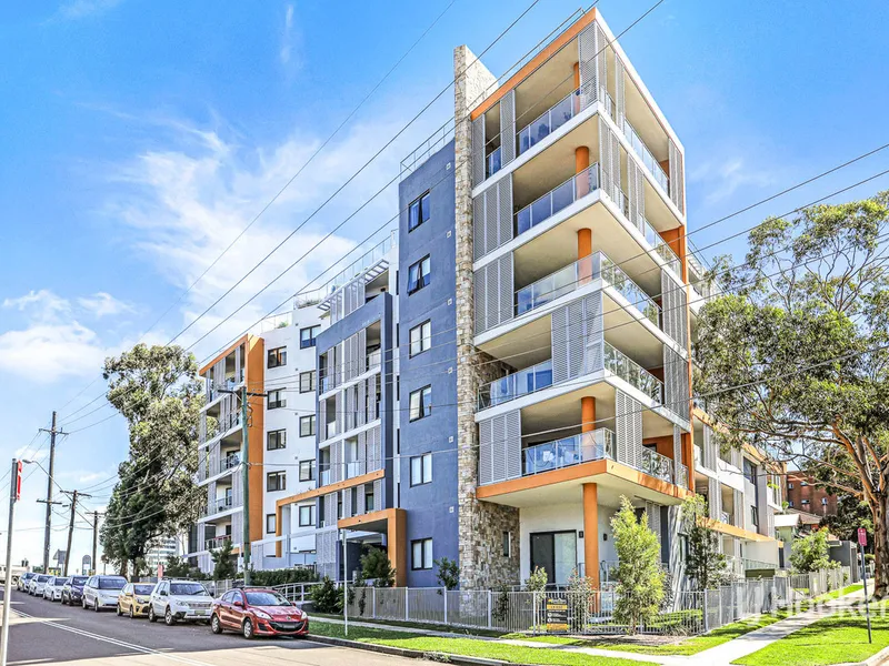 Huge Three Bedrooms near new Apartment- Close to Everything !!