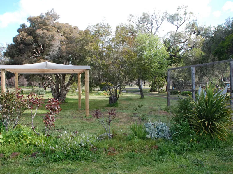 COUNTRY RETREAT CLOSE TO HISTORIC VILLAGE
