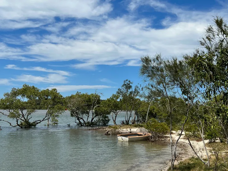 CLOSE TO SANDY BEACH