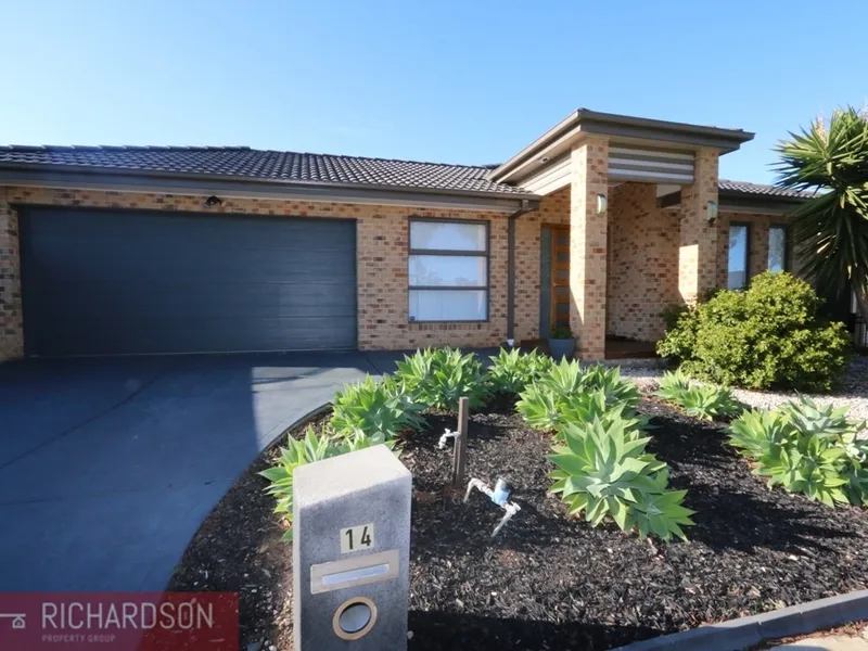 Immaculate Family Home – Entertainers Dream