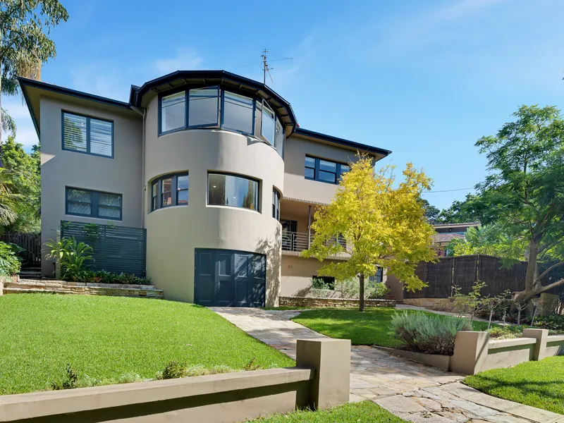 Stylish ‘Art Deco’ Family Sanctuary of Light & Privacy