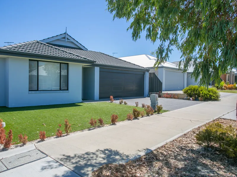 SPARKLING LOW MAINTENANCE FAMILY HOME IN PERFECT LOCATION