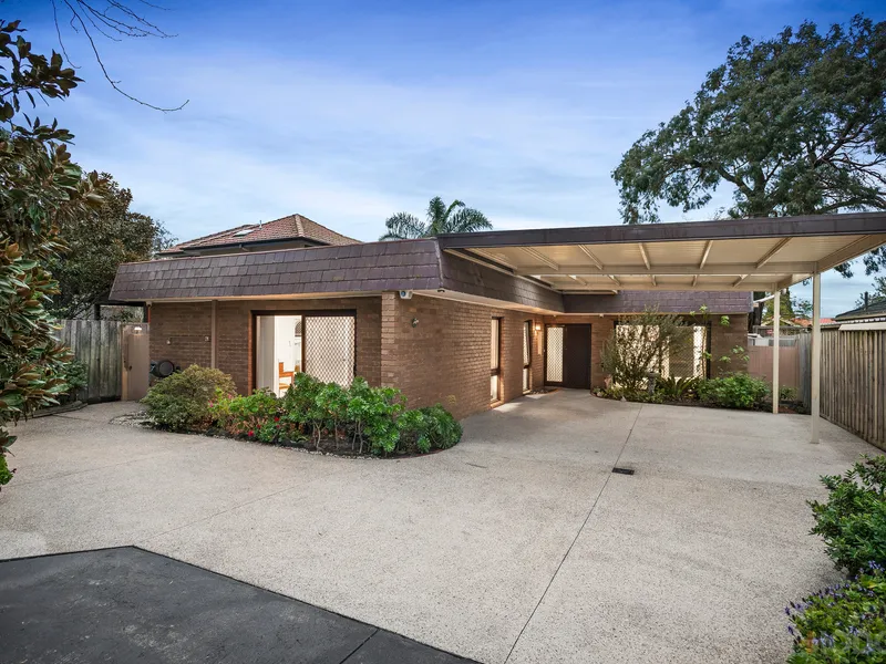 SINGLE-LEVEL SANCTUARY IN 'SECRET' GROUNDS