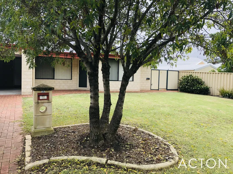 FAMILY HOME WITH LUSH OASIS GARDEN!