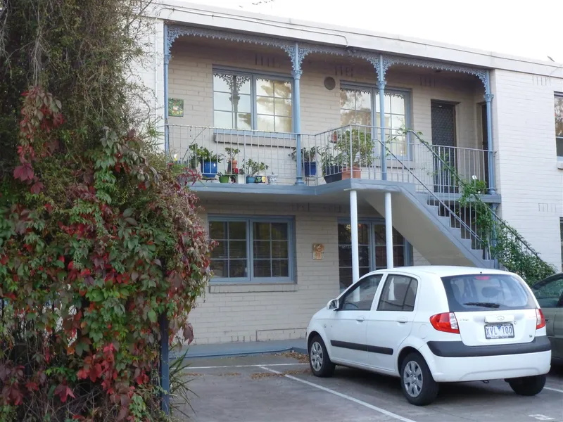 Cosy unit in Clifton Hill; close to parks, transport, shops, schools