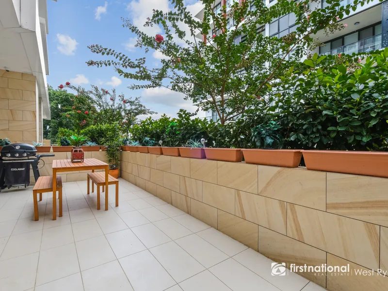 Stunning, Waterfront Garden Apartment