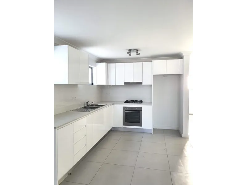 Beautifully Presented 2 Bedroom Apartment!!