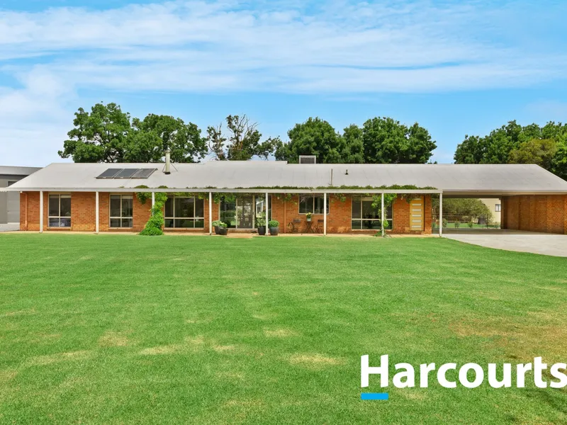 Family home in Waldara with immaculate shedding