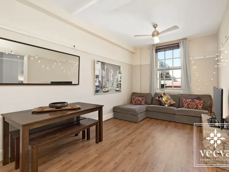 City Fringe Pad, short walk to great food!