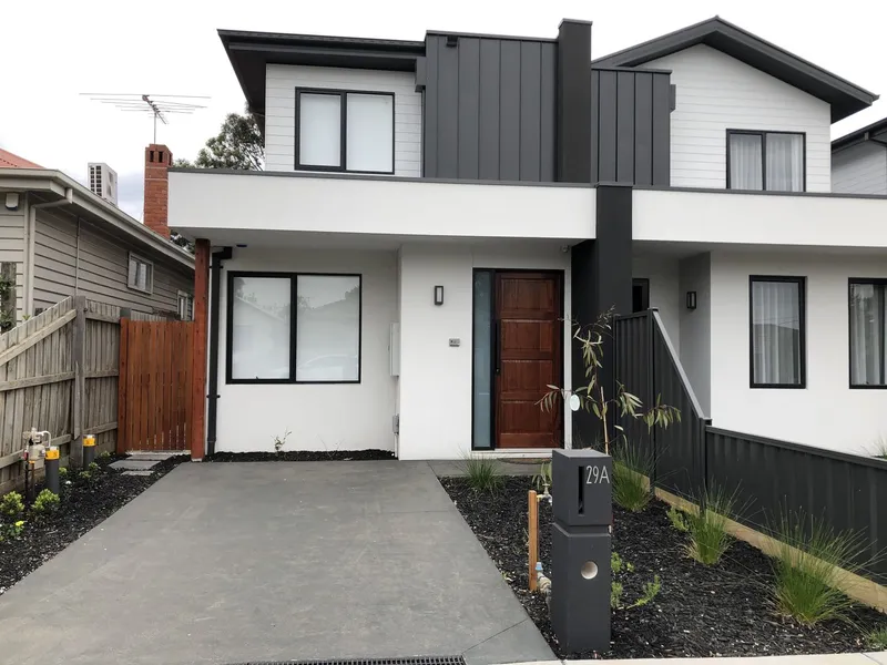 LUXURY TOWNHOUSE LIVING