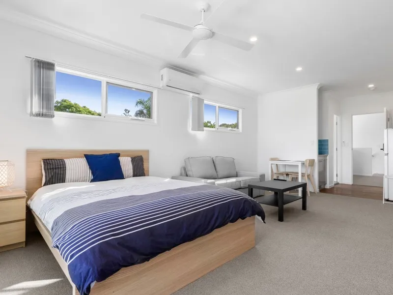 NEAR NEW STUDIO UNIT IN OXLEY - UTILITES INCLUDED