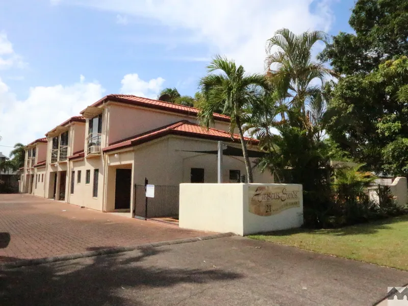 RENOVATED TOWNHOUSE JUST METRES FROM THE BEACH