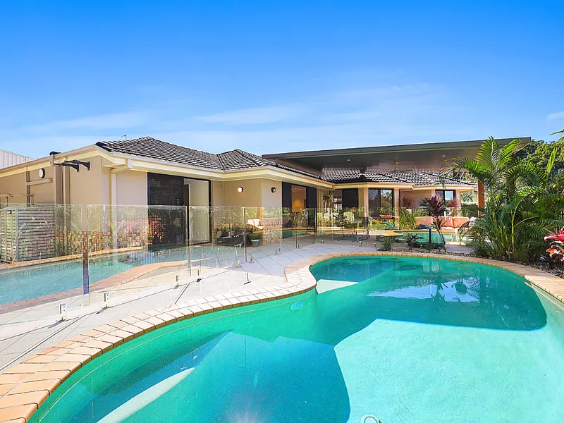 Beautiful Family Home Only Minutes From Burleigh 