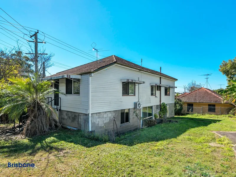 HUGE 6 bedroom Home - Massive Bedrooms !