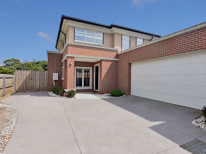 Near New Living Minutes from Cheltenham Secondary College