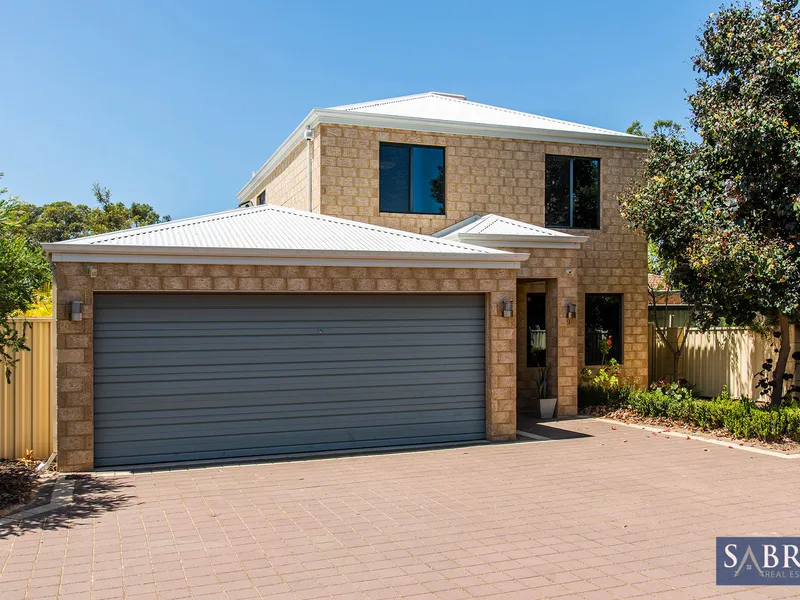 CLOSE TO AIRPORT AND CBD