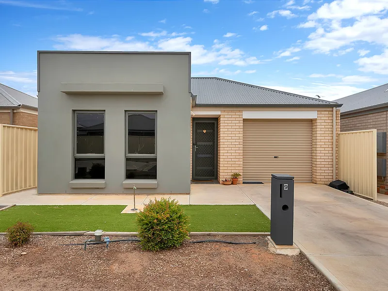 LOW MAINTENANCE WITH ATTRACTIVE FACADE