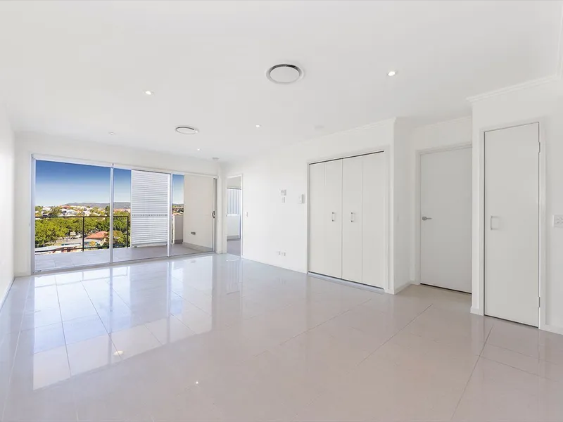 IN THE HEART OF THE URBAN VILLAGE AND EVERTHING WITHIN ARMS REACH!