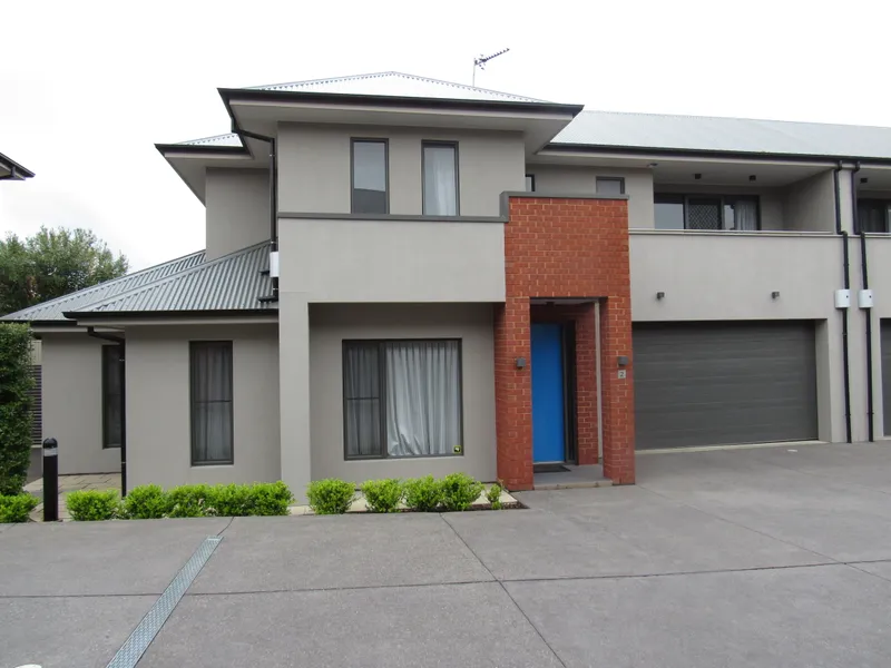 Executive residence adjacent Highgate Village