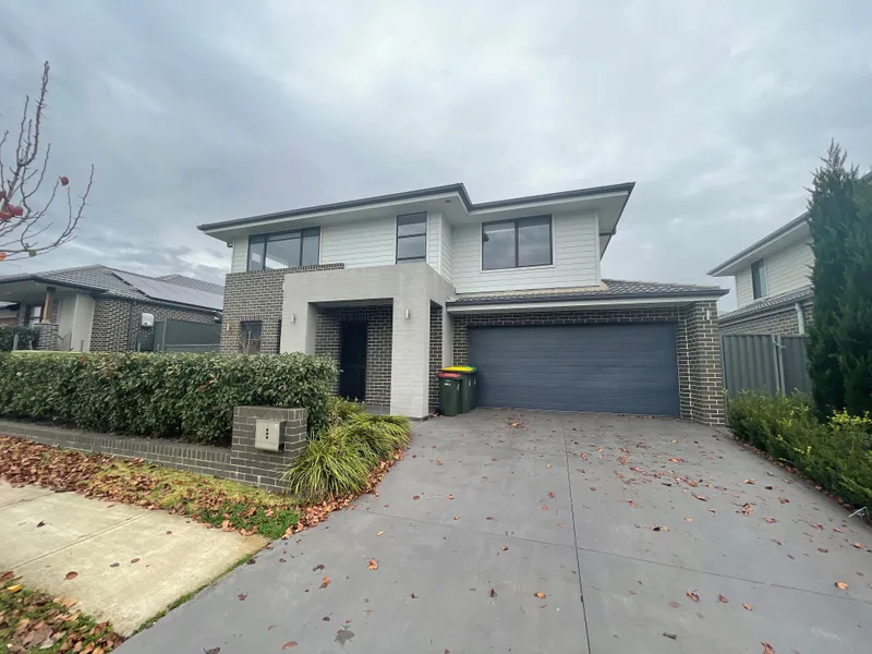 STUNNING HOME IN NEWLY ESTABLISHED SUBURB