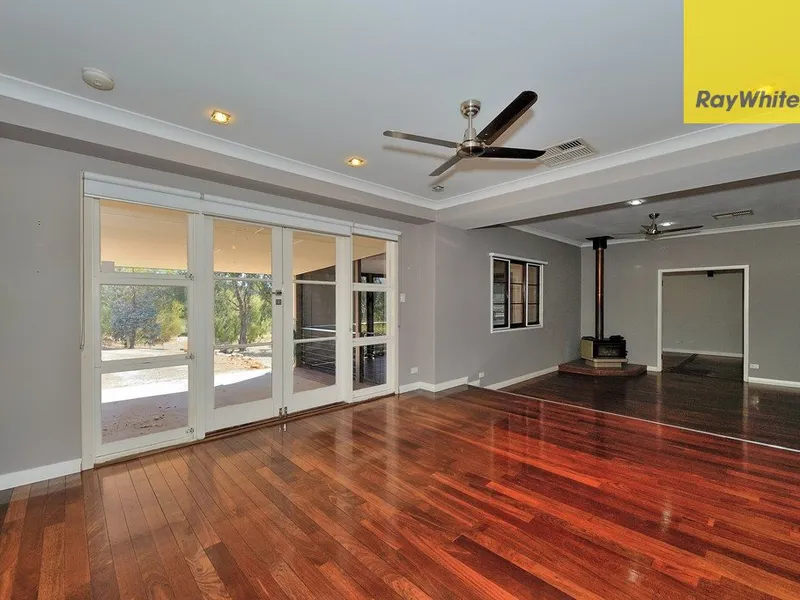 ACREAGE LIFESTYLE WITH CHARACTER