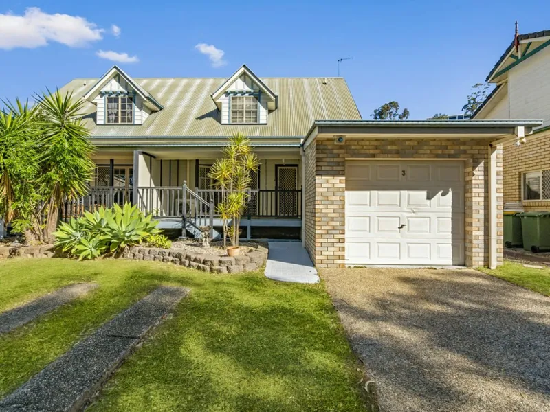 TIGHTLY HELD COMPLEX OF FOUR - GOOD SIZE & UNBEATABLE LOCATION