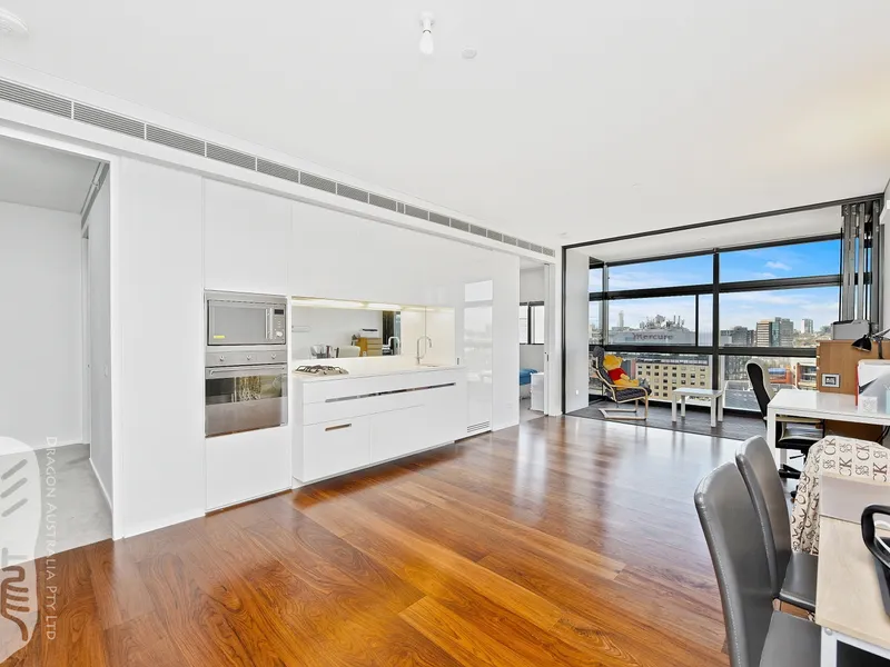 ELEVATED HIGH LEVEL NORTH-EAST FACING DUAL-KEY APARTMENT