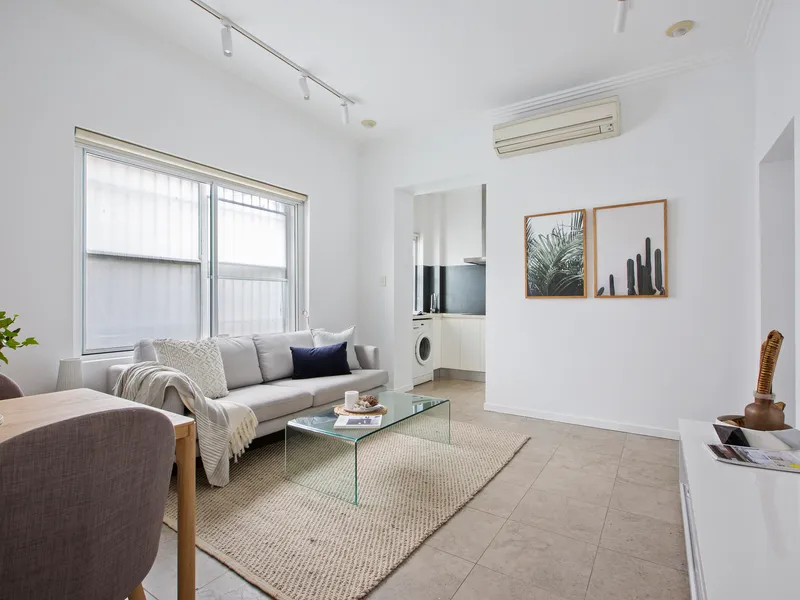 Sold Prior to Auction by Kiel Glass