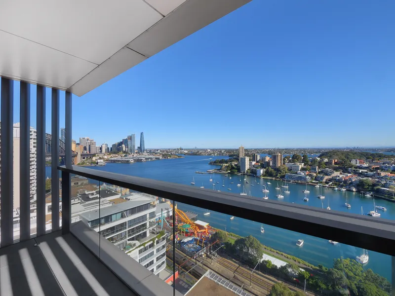 Oversized Two-Bedroom Sanctuary with Far Reaching City and Harbour Views