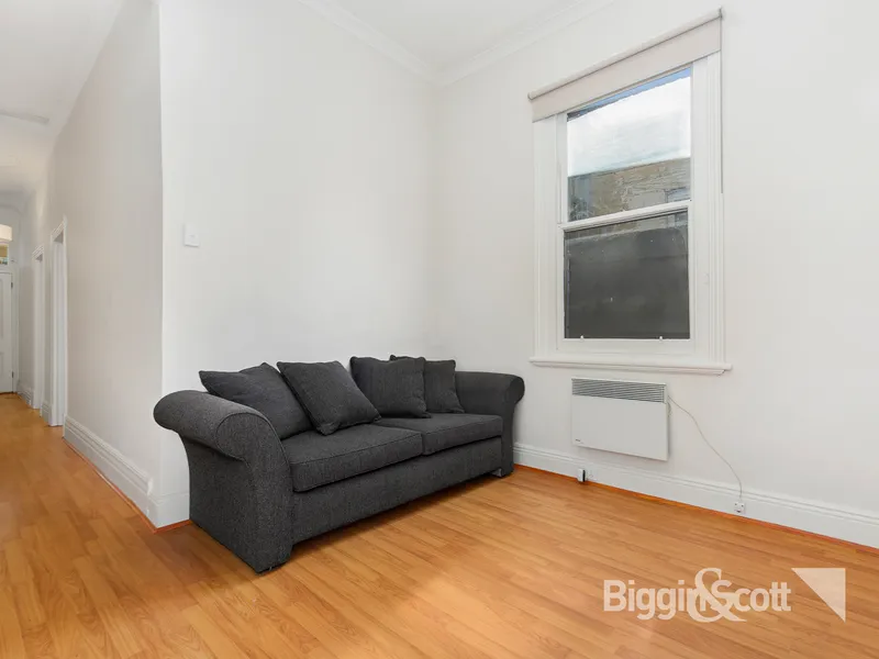 SINGLE FRONTED 2 BEDROOM VICTORIAN HOME WITH HEATING!