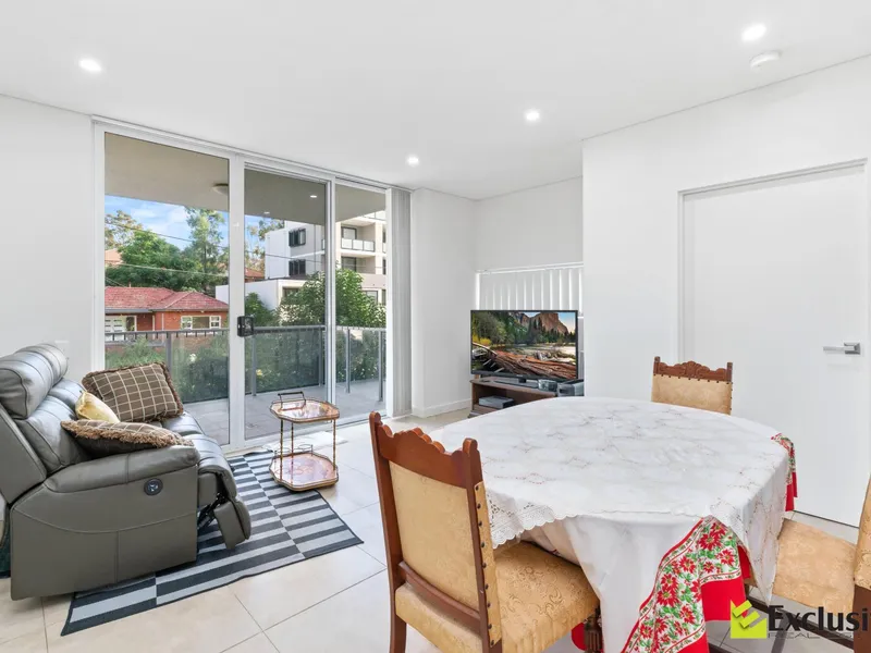 1 BEDROOM & STUDY + 2 CAR SPACES!