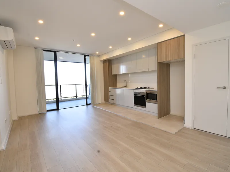 Luxurious One Bedroom Apartment Plus Study With Water View