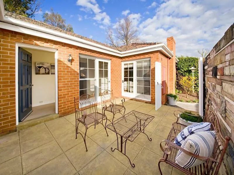 Villa Unit - Walking Distance to Church Street