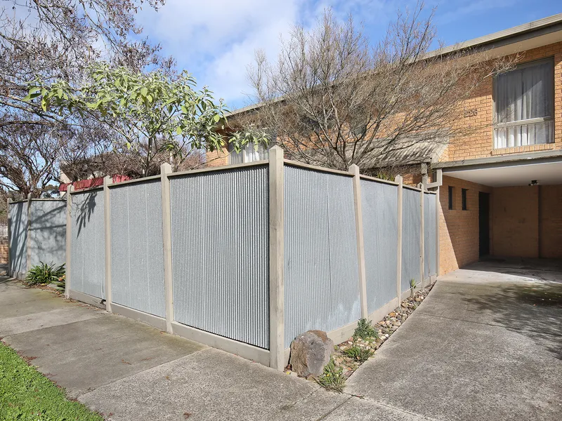 BOUTIQUE LIVING WITH COURTYARD FLEX