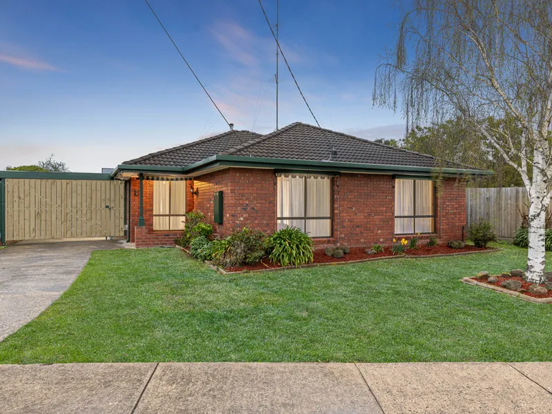 Well-Loved Family Home Near Schools and Delacombe Town Centre!