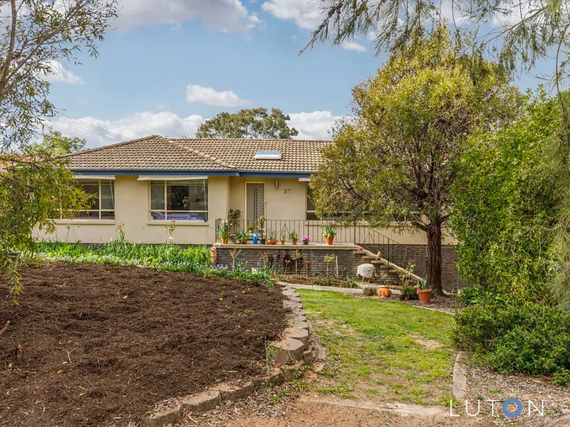 GREAT LOCATION - PERFECT FOR ENTERTAINING