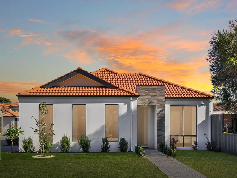 Luxury Unit, Opposite Parkland