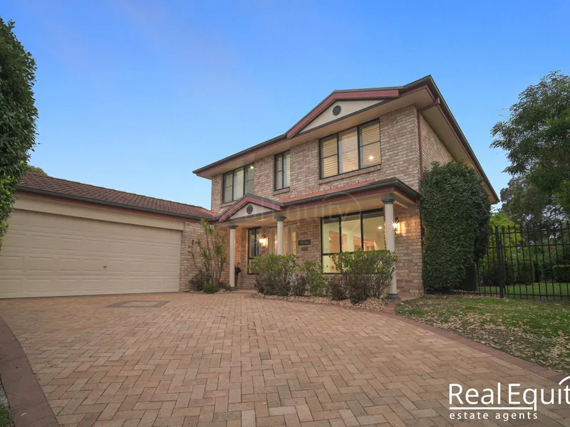 Grand Family Home With Entertainers Lifestyle