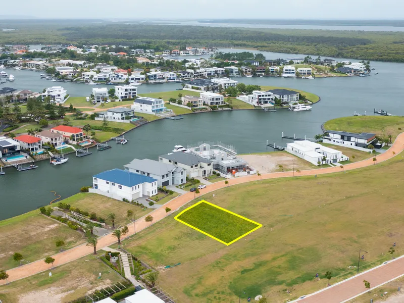 OWNERS PURCHASED ELSEWHERE - IMMEDIATE SALE INSTRUCTED - SUBSTANCIAL NORTH FACING BLOCK